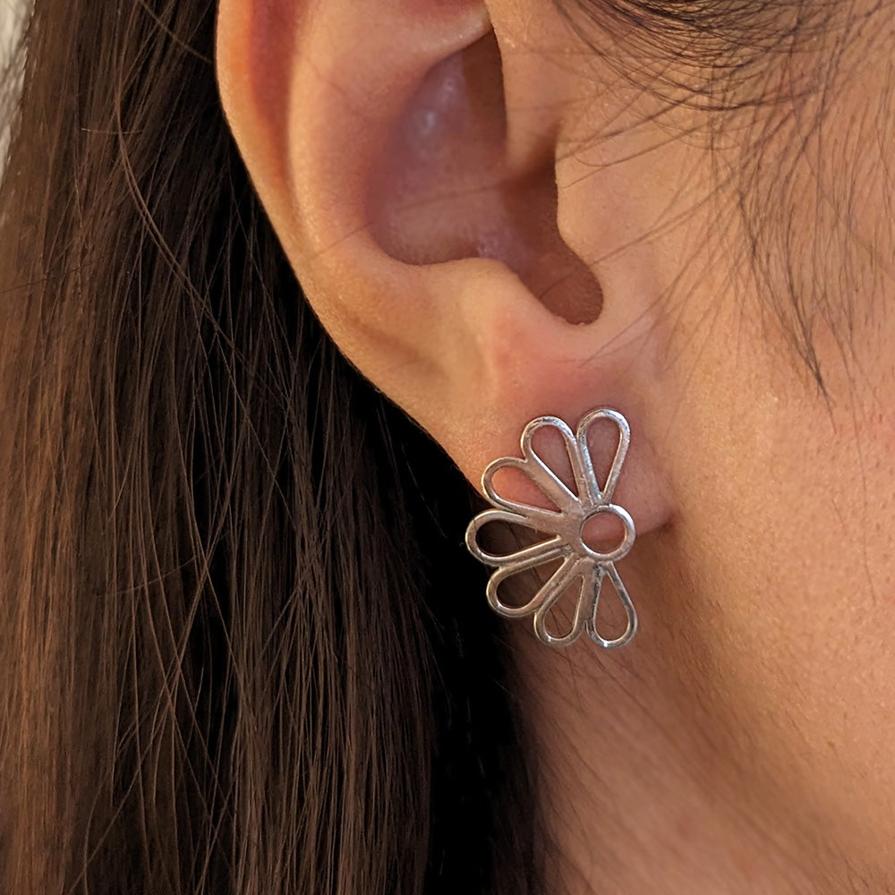 007: Small Windflower Studs